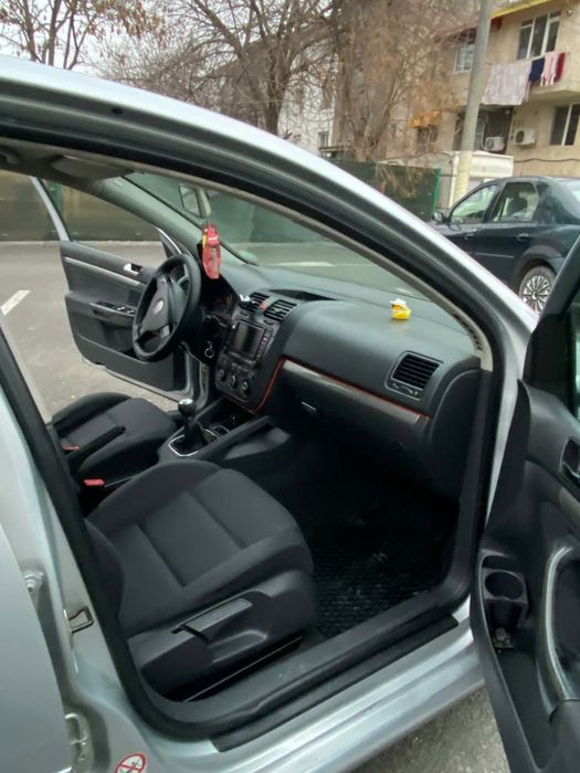 Vw golf 5 an 2006 motor 2.0Tdi acte valabile Fiscal pe loc