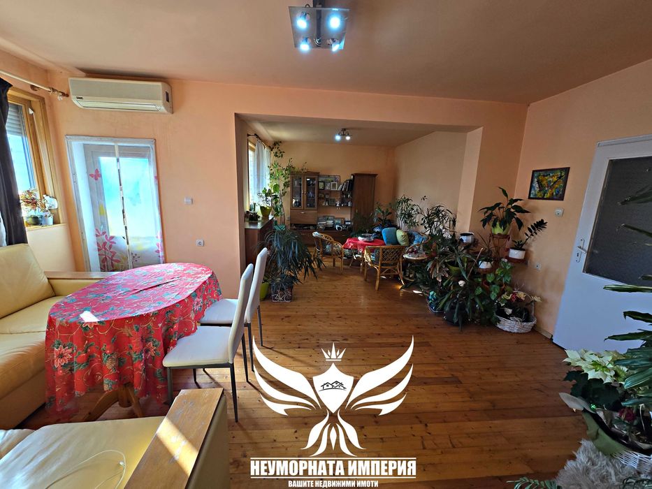 Продавам двуетажна къща РЗП 364кв. с 313кв.м. двор в гр.Асеновград