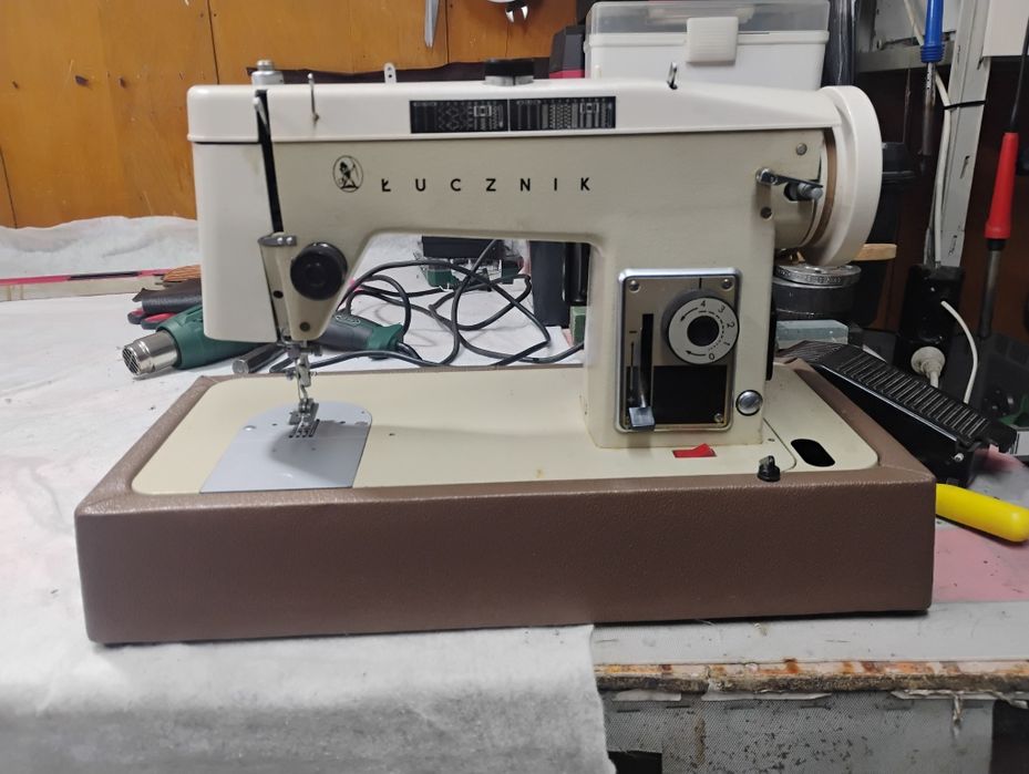 Шевна машина Lucznik, оверлог Textima
