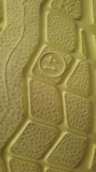 Предлагаются сандали непромокаемые и дышащие.