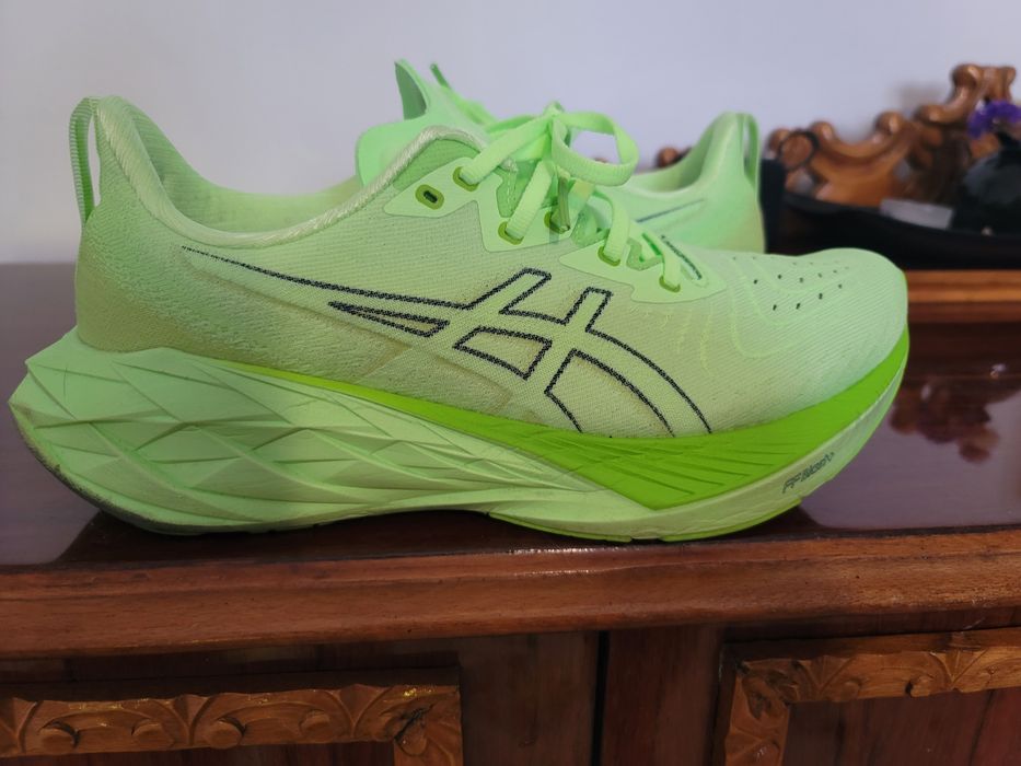 Vand Asics Novablast