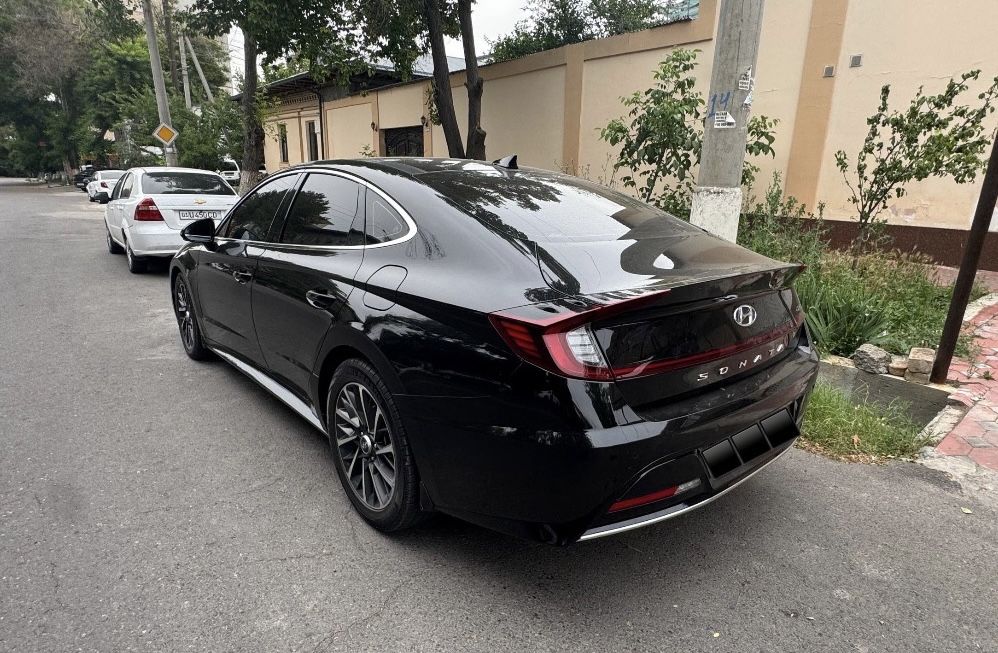 Hyundai Sonata qora