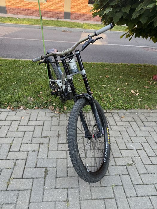 Bicicleta Downhill Commencal Supreme DH V4.4 2020 Marime M - stare foarte buna + Cadou Tricou MTB si 2 seturi de placute de frana