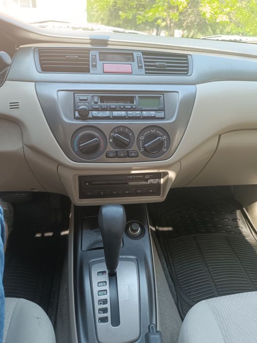 Продавам  Митсубиши Лансер