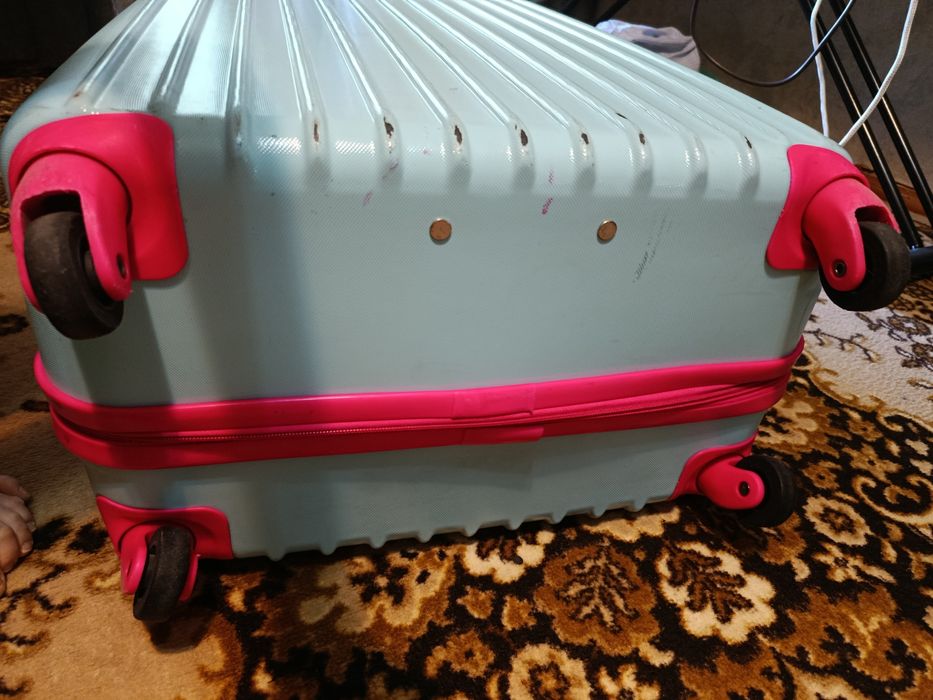 Чемодан в хорошем состоянии,, б/у.