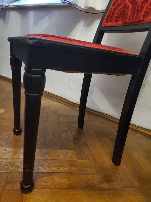 Masa extensibila pentru 12 persoane cu 6 scaune captusite, fabricatie Viena, Austria constructie in lemn masiv