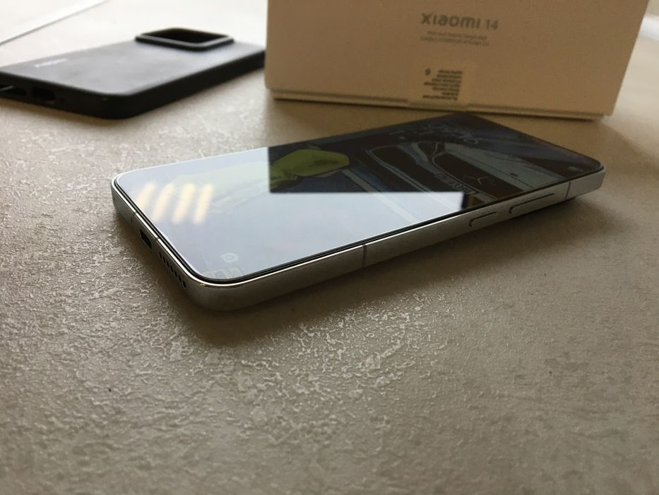 Xiaomi 14 12+8 GB рам  512GB ROM пълен комплект