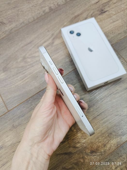 iPhone 13 128 GB бял