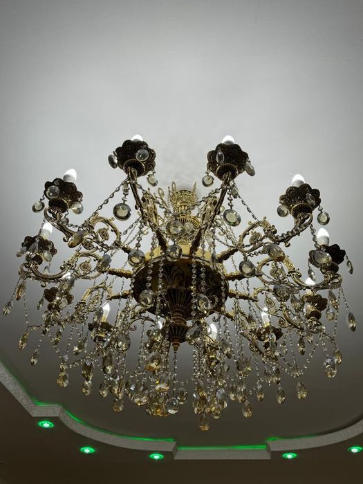 Люстра для гостиной комнаты