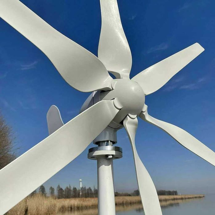 Eoliana 48Volţi / 800 Waţi , 6 Pale + MPPT Controler , Noua