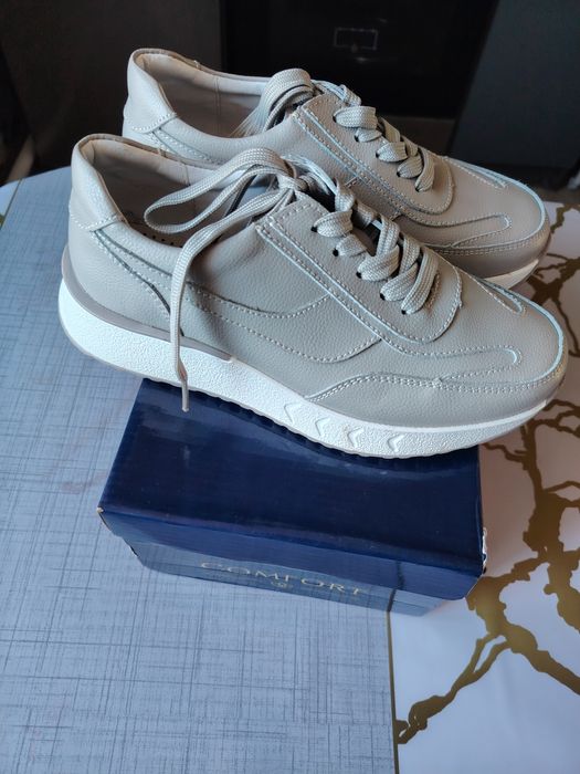 Продам не дорого женские кросовки