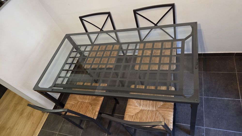 Masa + scaune. Sticla, metal,  impletitura fibre naturale