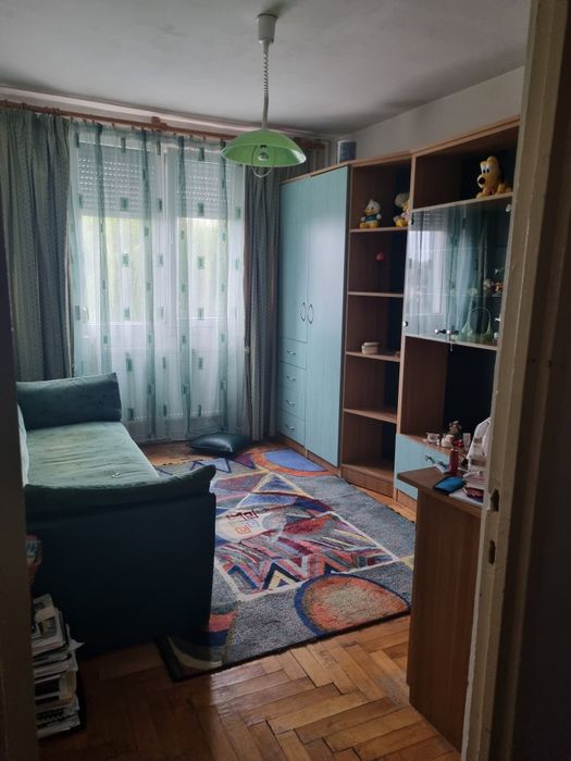 Persoana fizica, vând apartament cu 3 camere mobilat și utilat.
Aparta