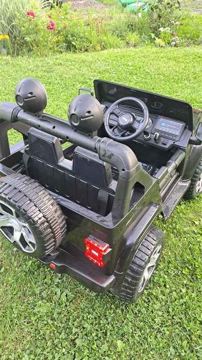 Masinuta electrica 4x4 Jeep Wrangler