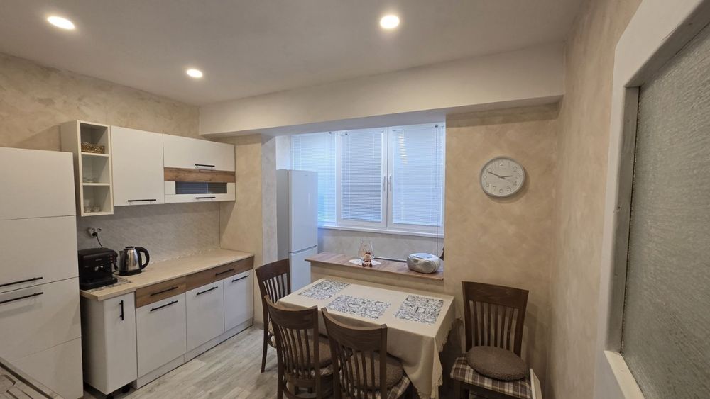 Дава се под наем Тристаен апартамент в Радомир - 90 кв.м за 398.82 € - Снимка #3