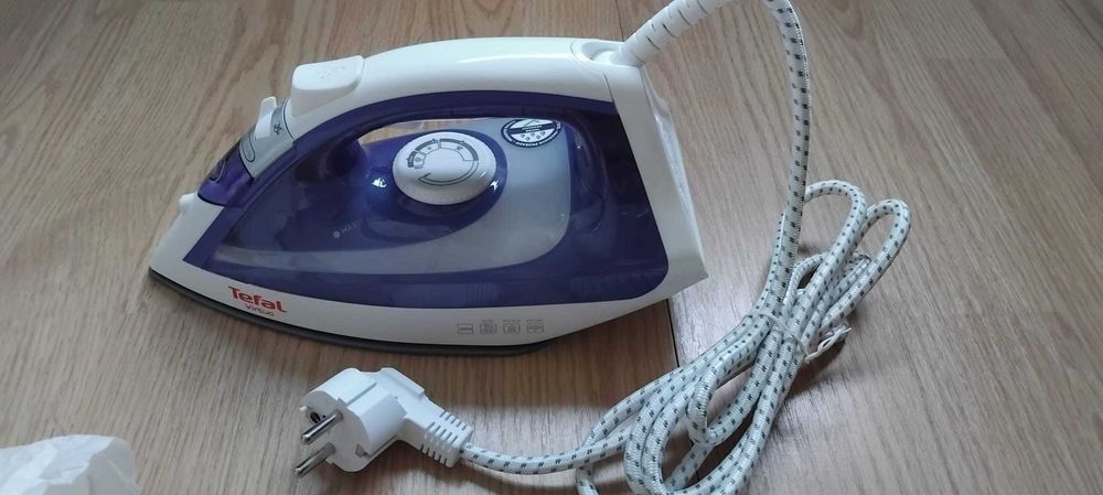 Tefal Virtuo fier de calcat ,nou ,1800w