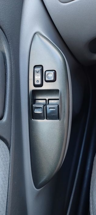 Продавам Toyota Yaris 1.3 бензин