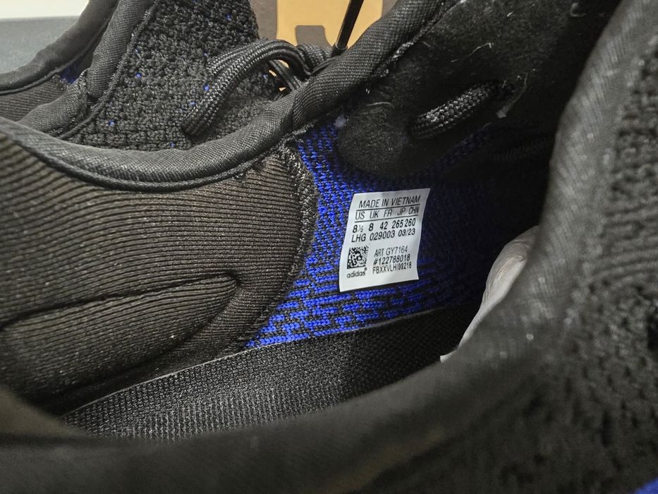 Adidas yezzi nr  42 43 44 45 46  preț 350 lei