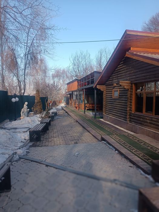 Задаётся баня на дровах + жылым домом 2 комнаты газ туалет душевая .