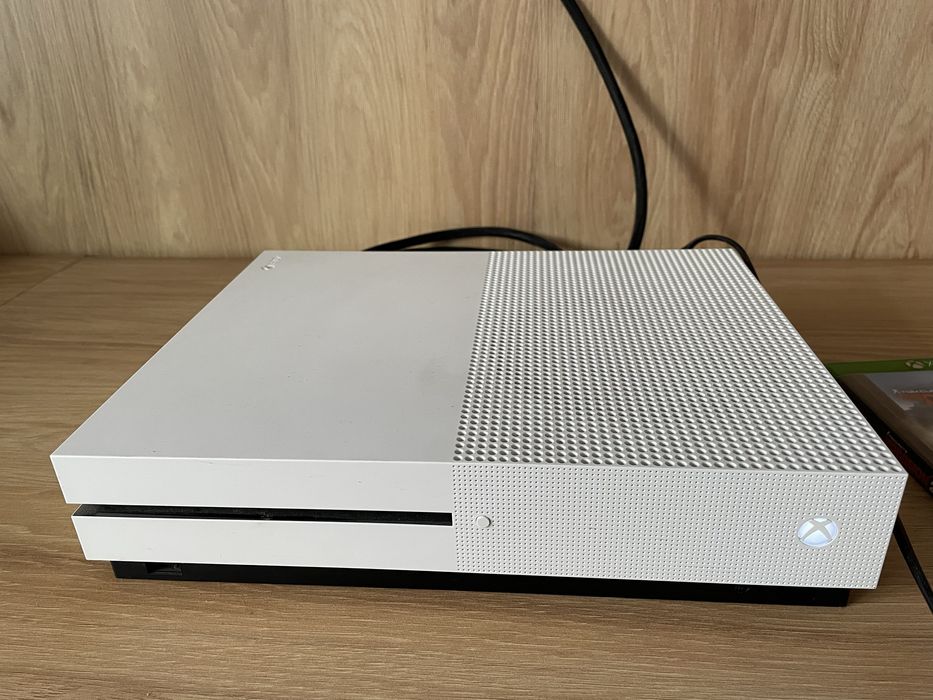 Vand consola Xbox One S 1TB