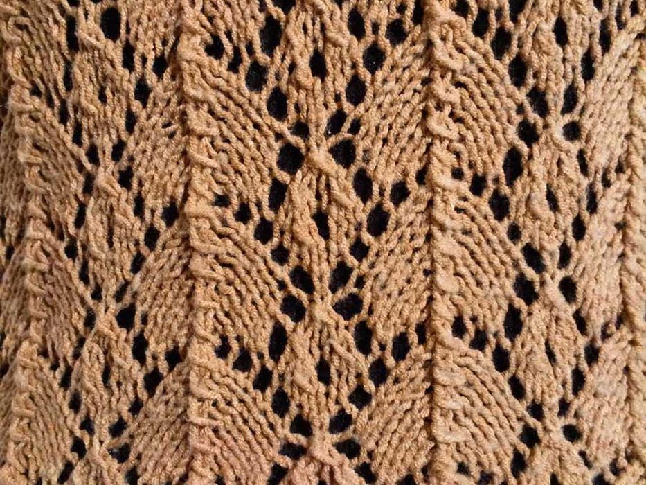 Вязаный пуловер ручной работы