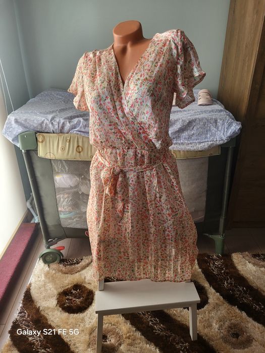 Vând Rochiță Dama