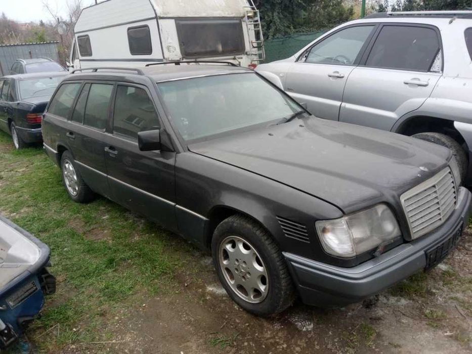 Mercedes-Benz 124 300E D На части.