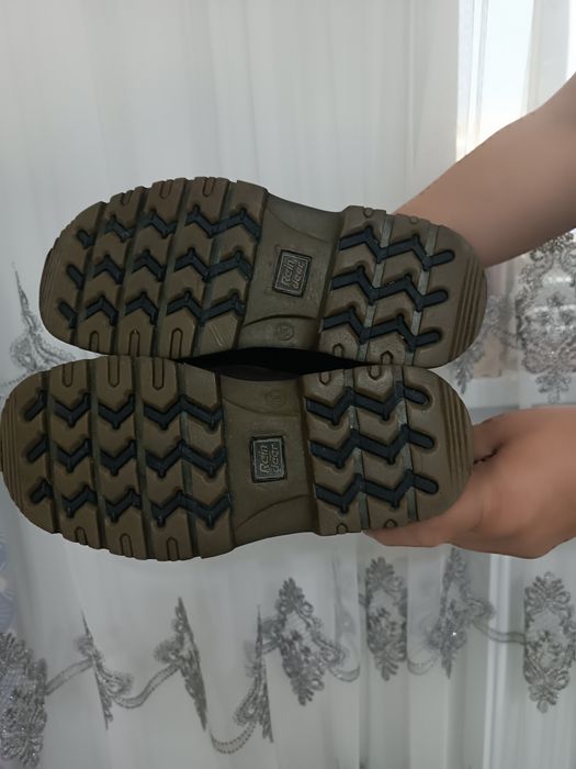 Срочна продам зимний ботинки