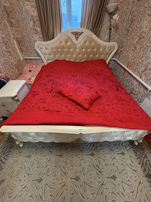 Спальный гарнитур срочно продам