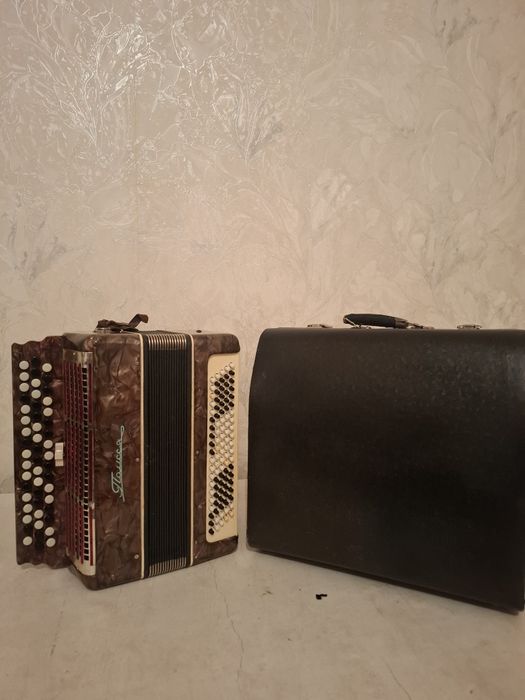 Продаётся баян  полесия