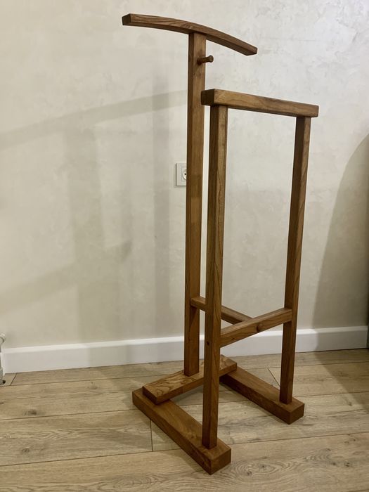 Вешалка напольная дерево. Цену уточняйте.