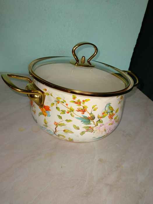 Продам кастрюлю объем 20 см