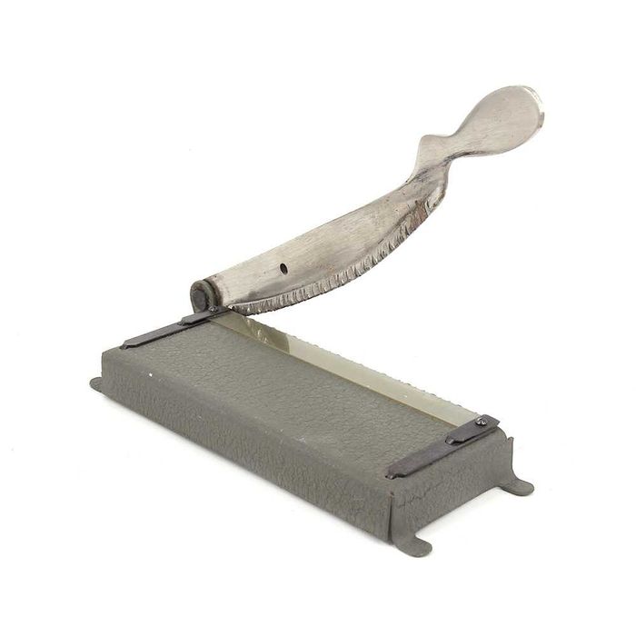 Cutter pentru tăierea hârtiei fotografice în forme