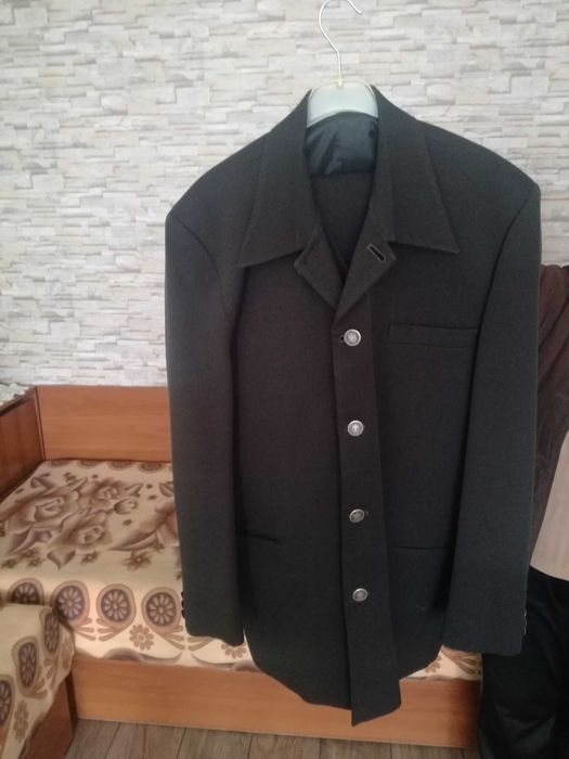 Продавам мъжки костюм с елече за сватба или абитуриентски бал