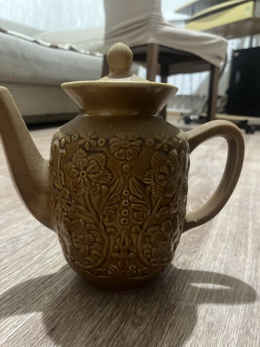 Старые кувшины и вазы