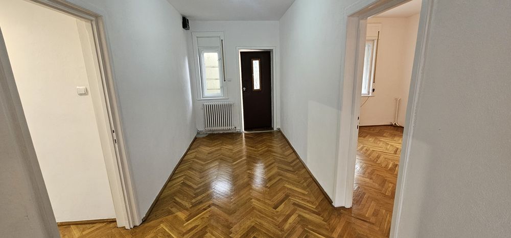 Proprietar, vand apartament 3 camere, 87mp utili, pod, 2 garaje - 185.000 Eur