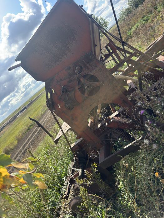 Сеялка на полном ходу обслужена