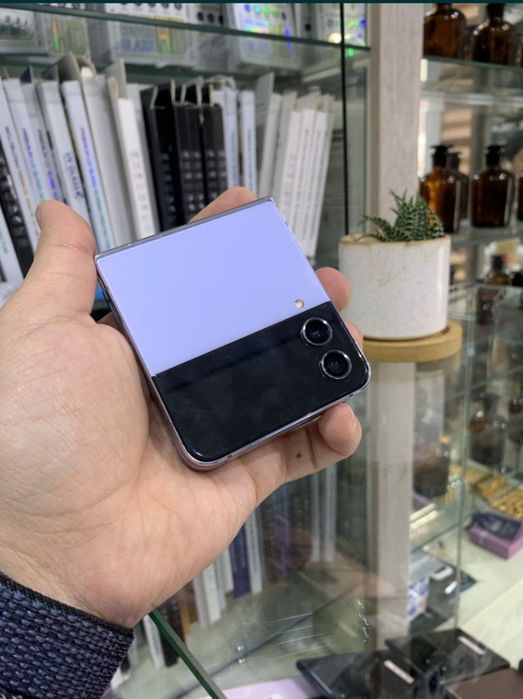 Samsung Z Flip 4 8/256GB Sotiladi