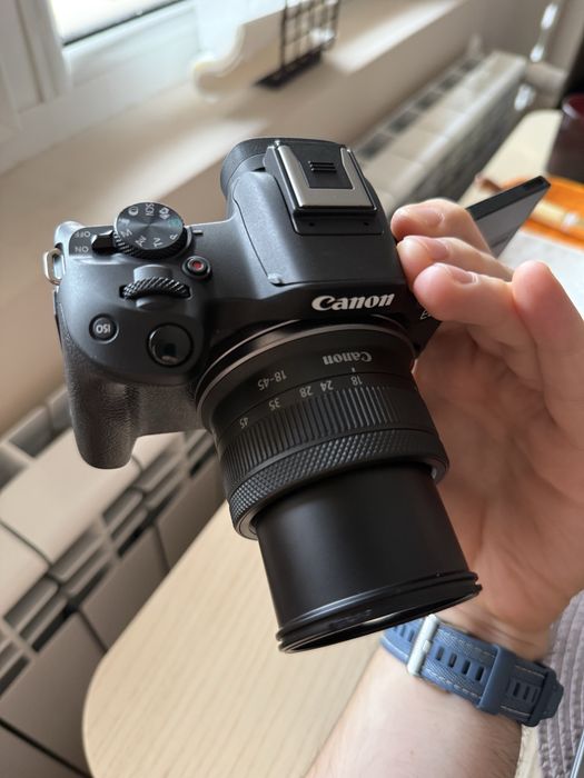 Canon EOS R50 + RF-S 18-45mm IS STM Kit