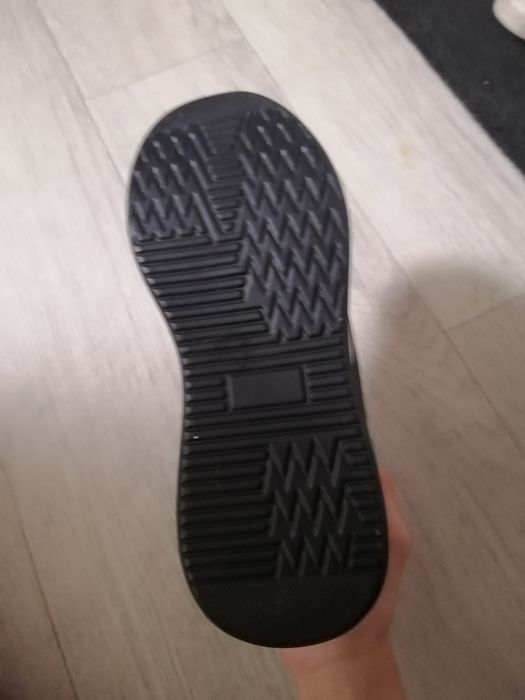 Кроссовки продаю