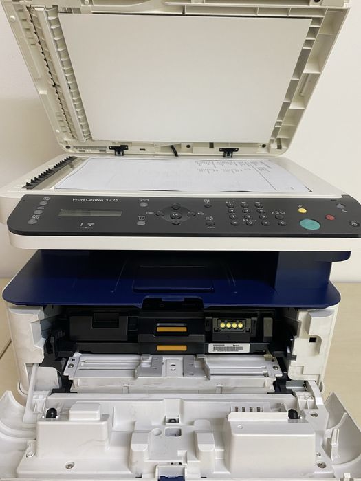 Multifunctionala wireless Xerox 3225