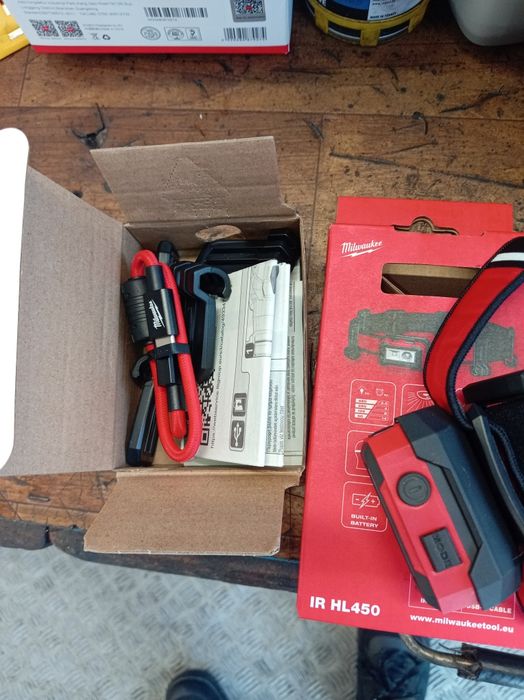 челник Milwaukee IR HL450, неупотребяван, в оригиналната опаковка.
