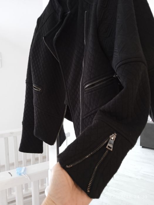 Черни якета тип сака.