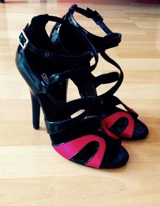 Дамски сандали на ток