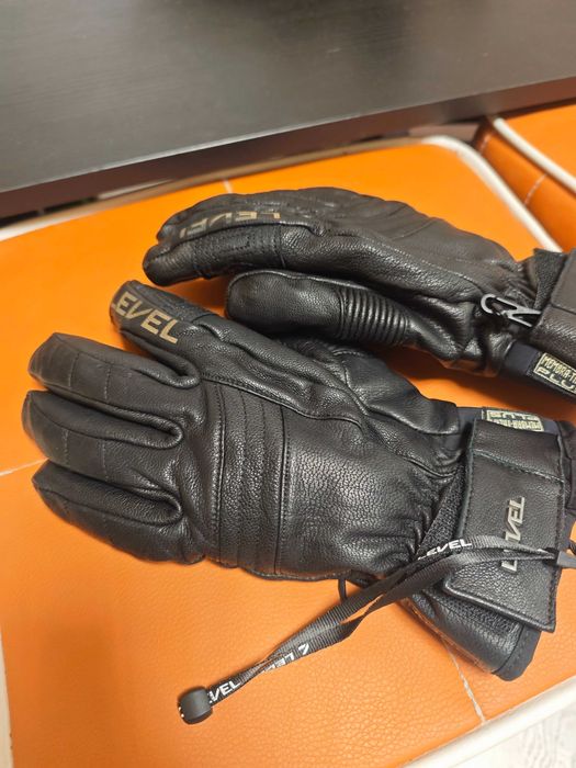 Ски ръкавици, Брутални Яки Level Rexford