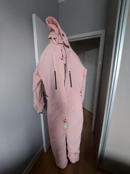 Продам сноубордический комбенизон. Новый