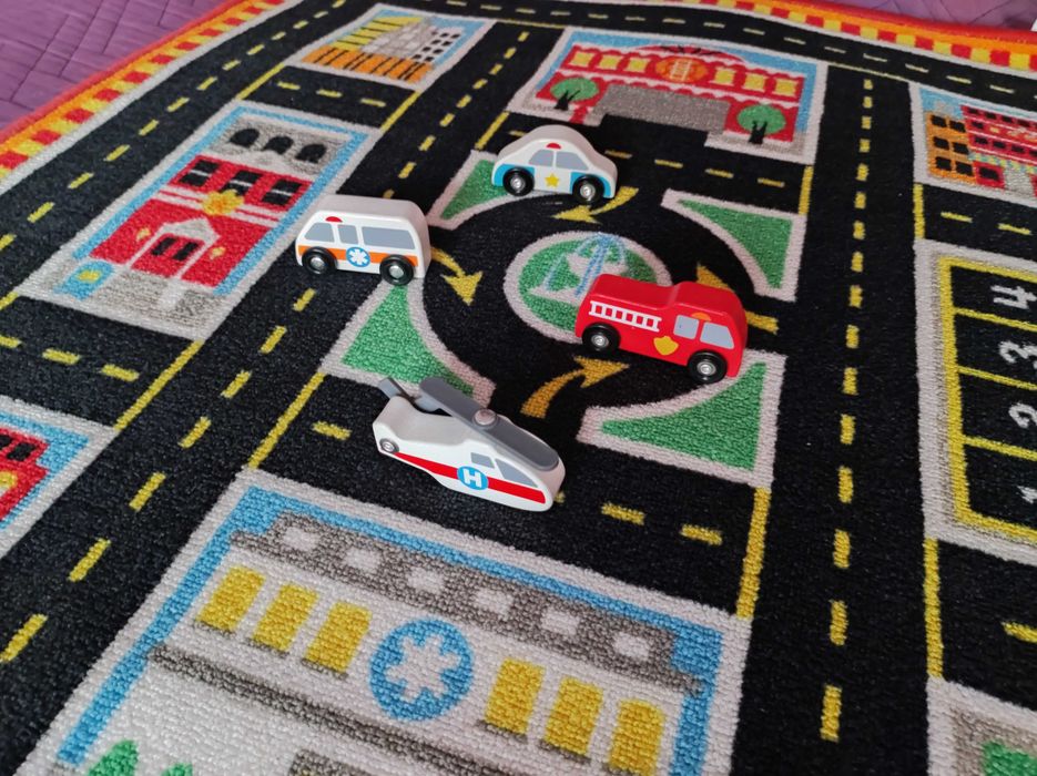 Детско килимче с 4 бр. колички