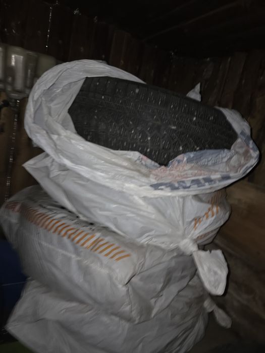 Срочно продам зимние шины