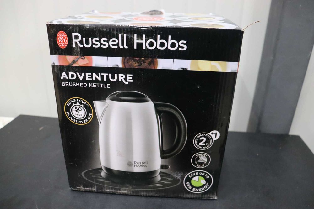 Russell Hobbs безжичен чайник с черна дръжка, бързо кипене 3KW