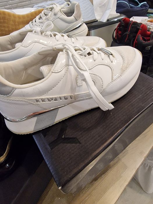 Продавам Дамски Спортни Обувки